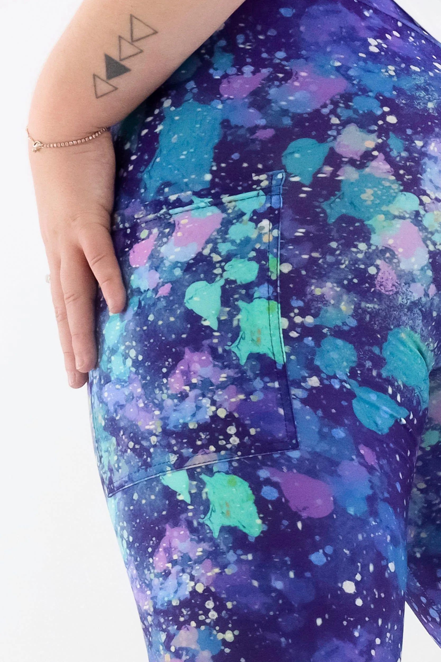 Art Universe - Casual - Capri Leggings - Pockets
