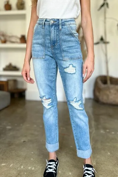 JUDY BLUE FULL SIZE DISTRESSED STRAIGHT JEANS WITH PATCH POCKETS