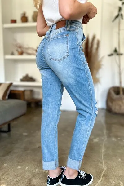 JUDY BLUE FULL SIZE DISTRESSED STRAIGHT JEANS WITH PATCH POCKETS