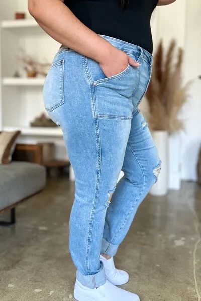JUDY BLUE FULL SIZE DISTRESSED STRAIGHT JEANS WITH PATCH POCKETS
