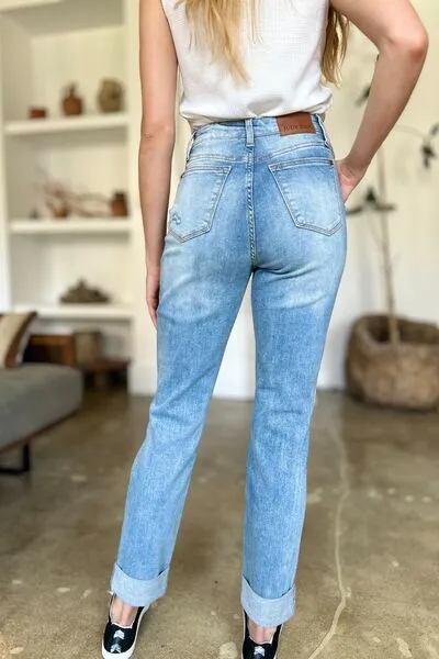 JUDY BLUE FULL SIZE DISTRESSED STRAIGHT JEANS WITH PATCH POCKETS