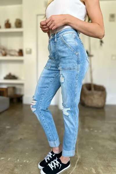JUDY BLUE FULL SIZE DISTRESSED STRAIGHT JEANS WITH PATCH POCKETS