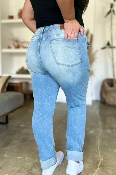 JUDY BLUE FULL SIZE DISTRESSED STRAIGHT JEANS WITH PATCH POCKETS