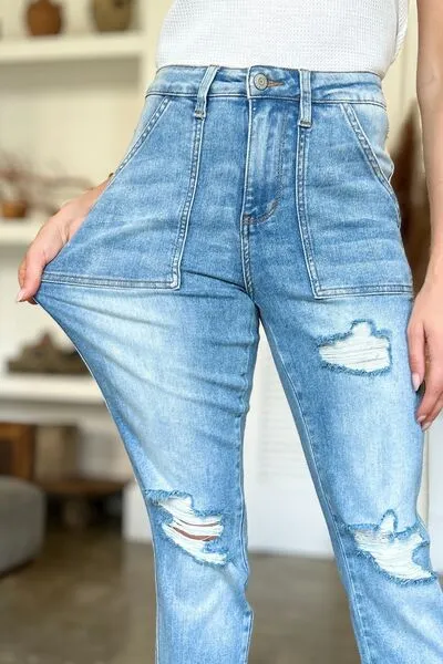 JUDY BLUE FULL SIZE DISTRESSED STRAIGHT JEANS WITH PATCH POCKETS