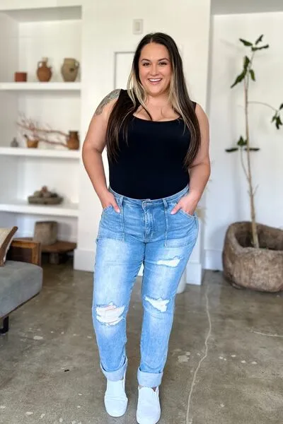 JUDY BLUE FULL SIZE DISTRESSED STRAIGHT JEANS WITH PATCH POCKETS