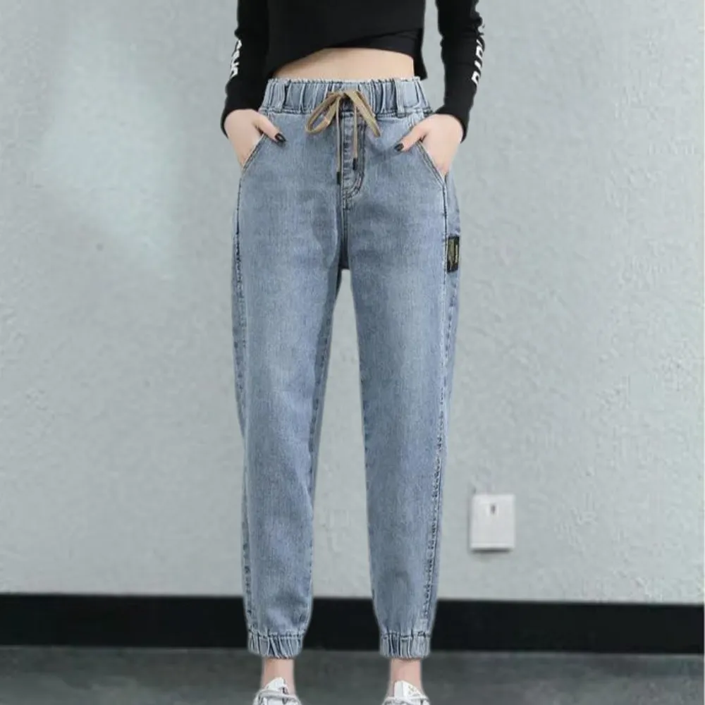 Lucrezia - trendy, casual women's jeans with adjustable waistband for a perfect fit