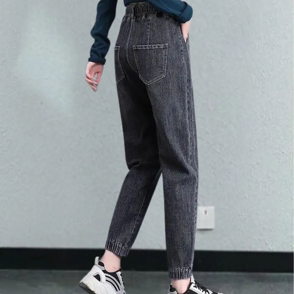 Lucrezia - trendy, casual women's jeans with adjustable waistband for a perfect fit
