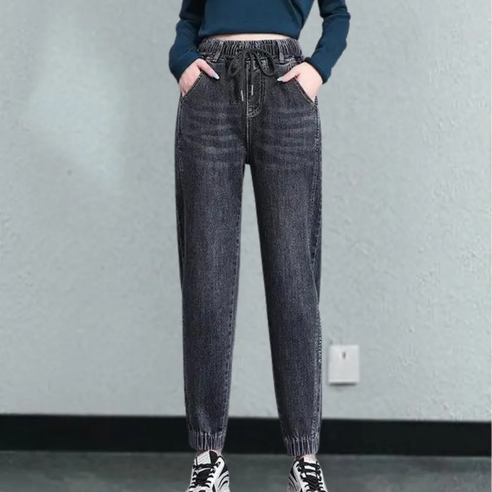 Lucrezia - trendy, casual women's jeans with adjustable waistband for a perfect fit
