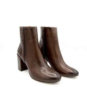 Olivia in Brown