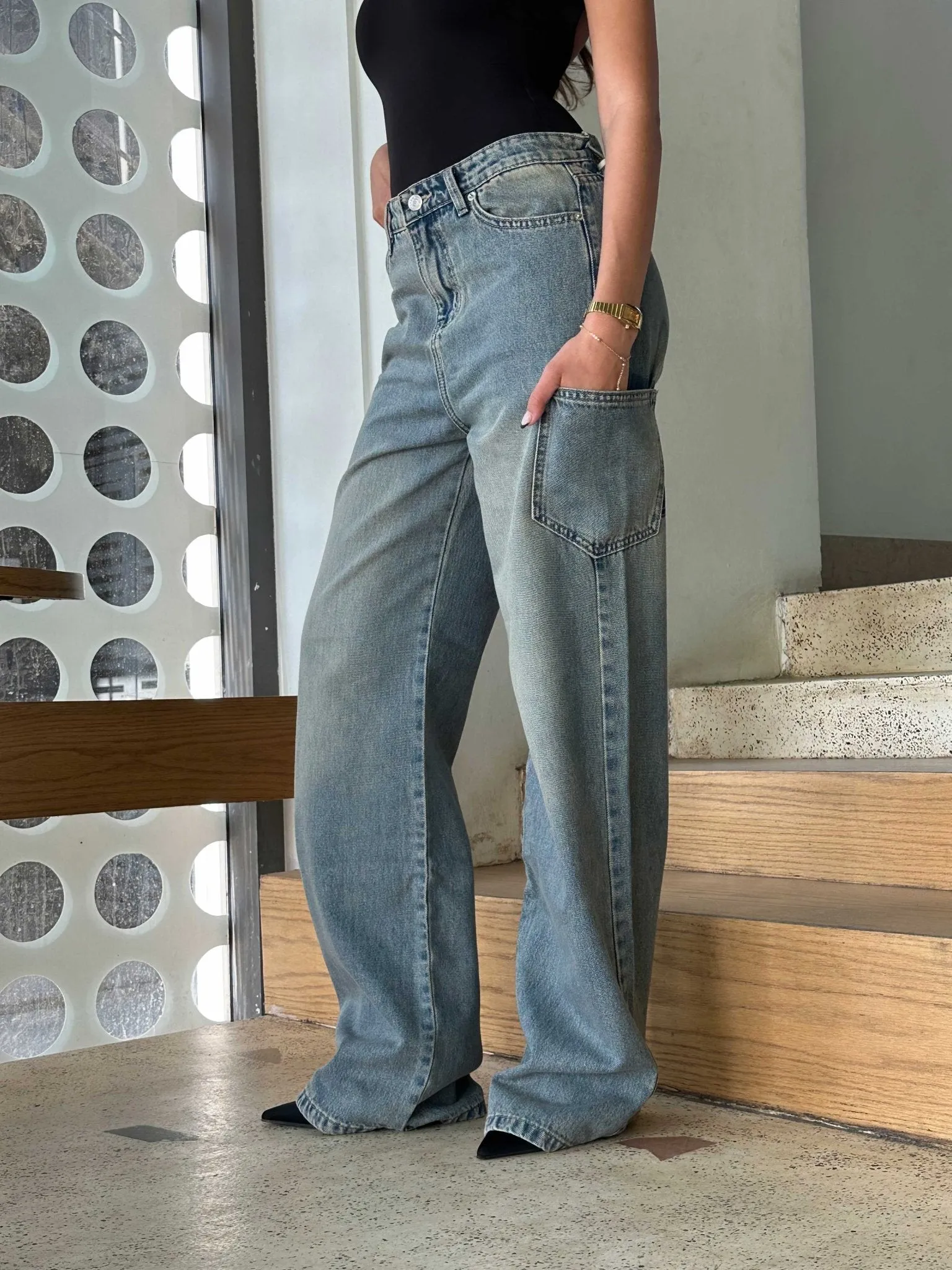 Pocket Wide Leg - Medium Blue Dirty Washed Jeans.