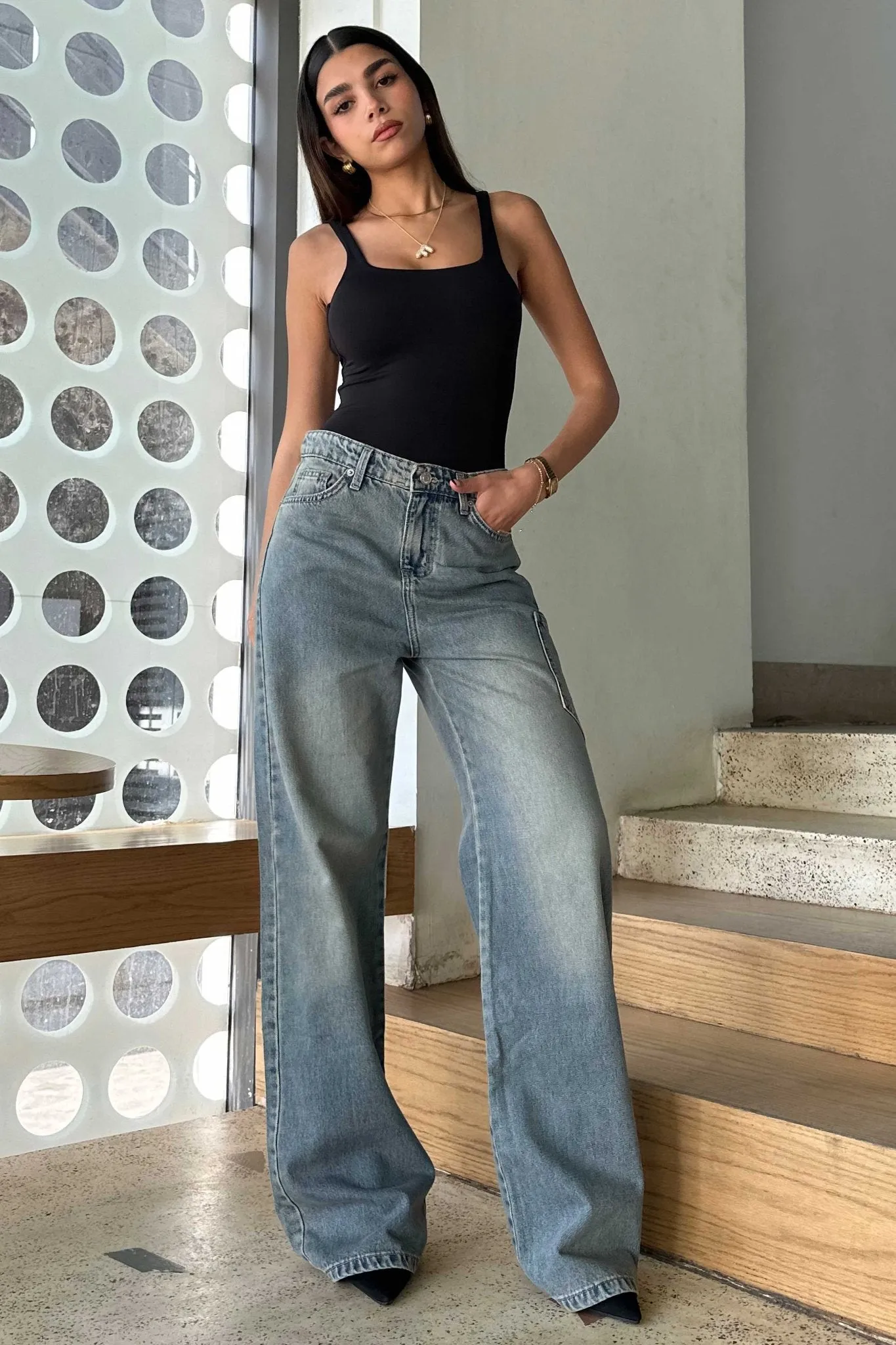 Pocket Wide Leg - Medium Blue Dirty Washed Jeans.