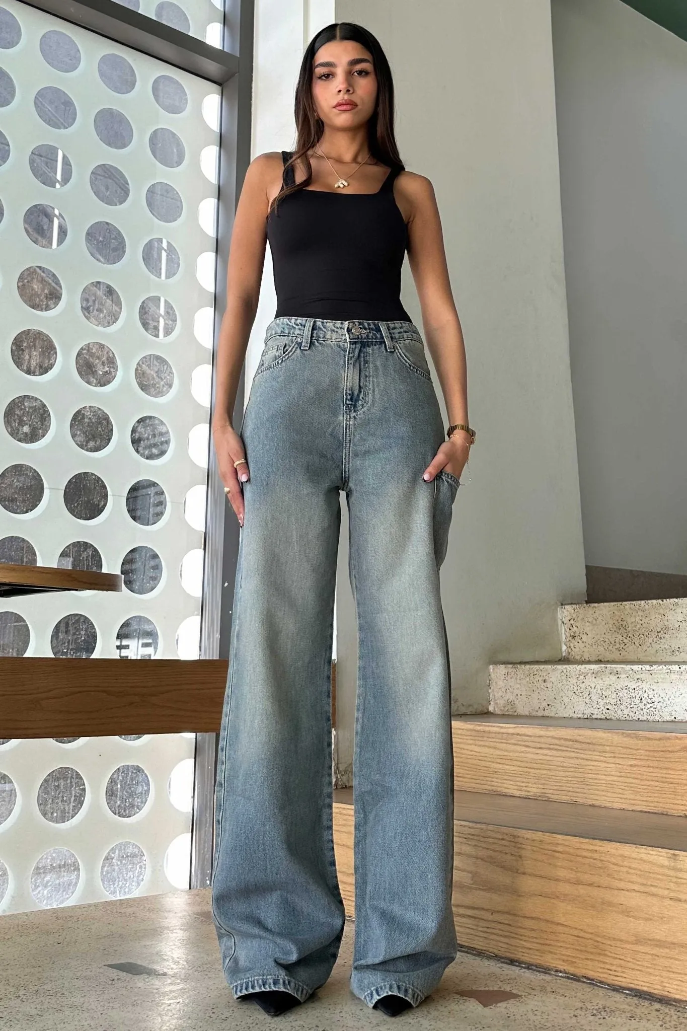 Pocket Wide Leg - Medium Blue Dirty Washed Jeans.