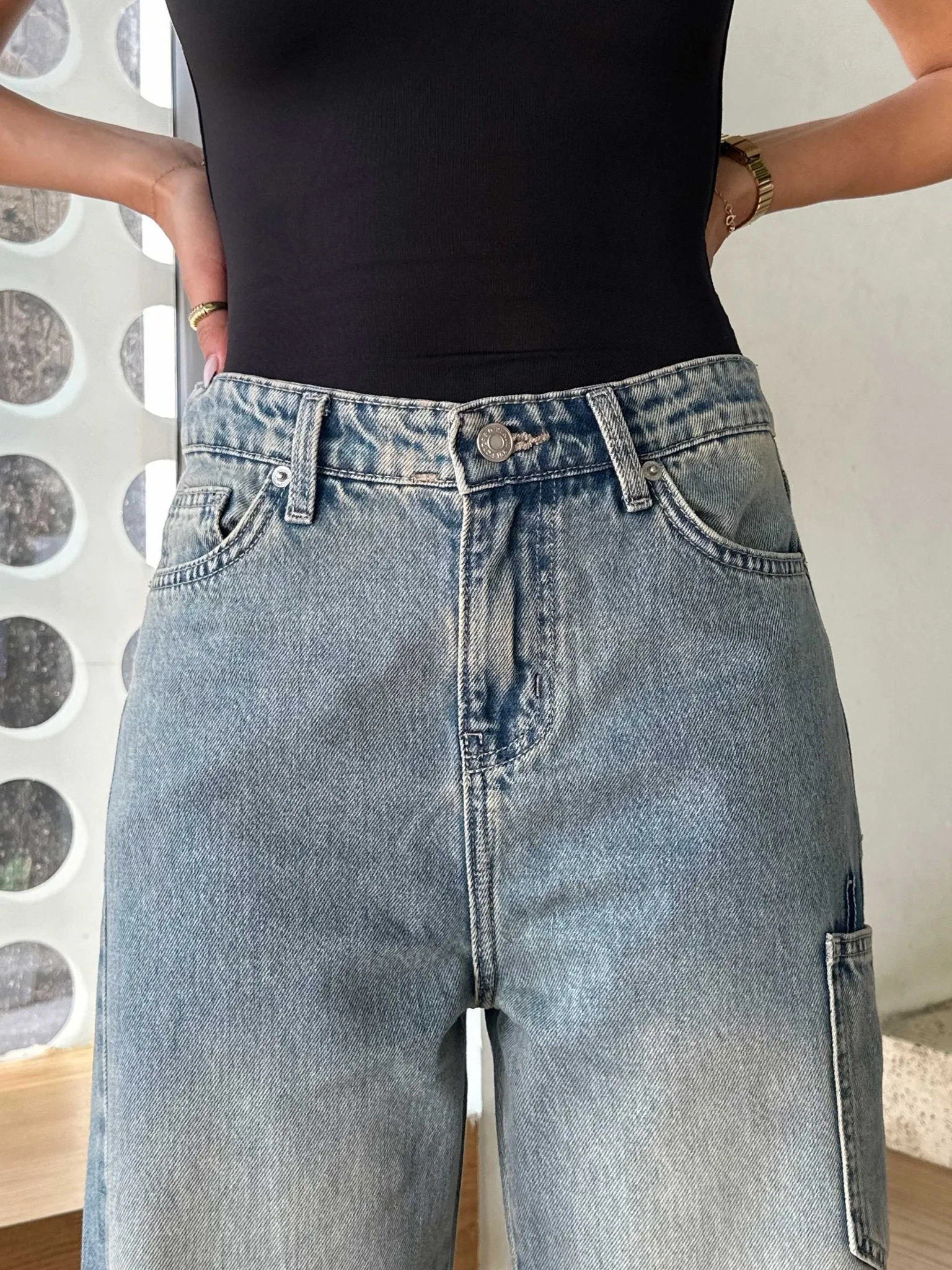 Pocket Wide Leg - Medium Blue Dirty Washed Jeans.
