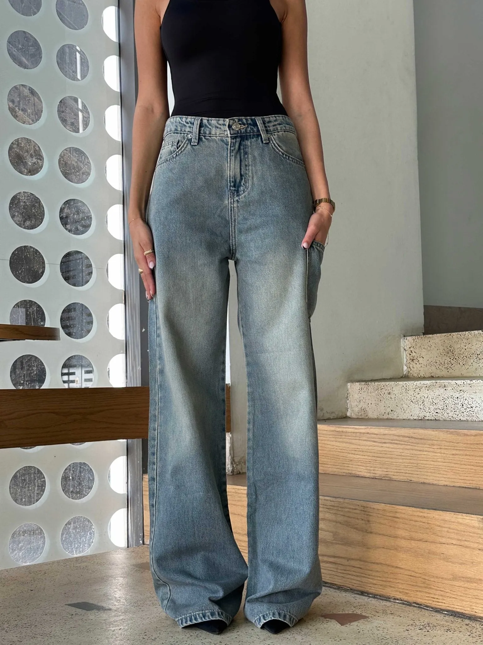Pocket Wide Leg - Medium Blue Dirty Washed Jeans.