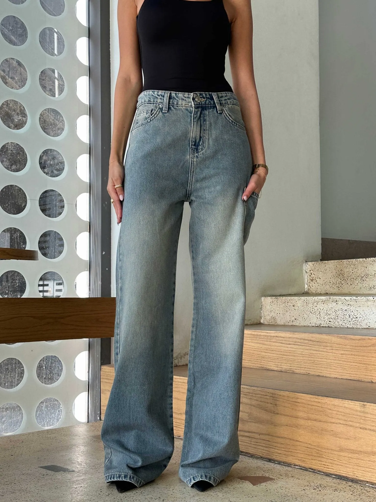Pocket Wide Leg - Medium Blue Dirty Washed Jeans.